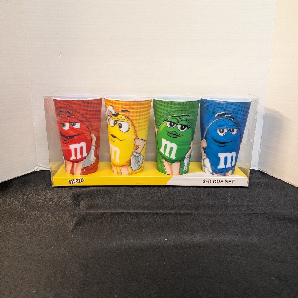 New M&M's 2019 World Collectable 3-D Plastic Cup Set In Box